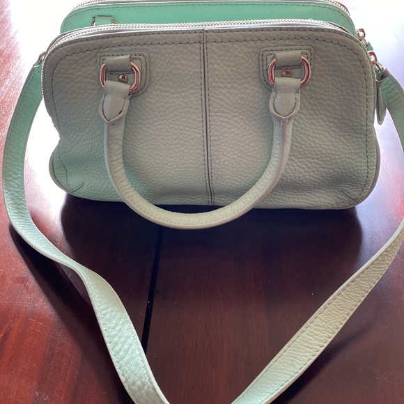 Pastel light green medium purse - Picture 2 of 4